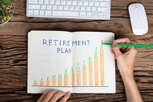 women preparing retirement plan